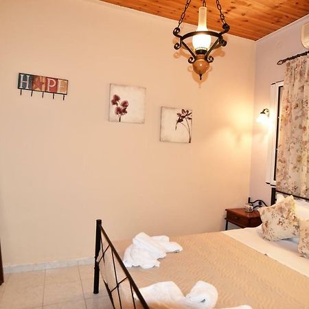 Betty'S House Apartment Питагорио Екстериор снимка