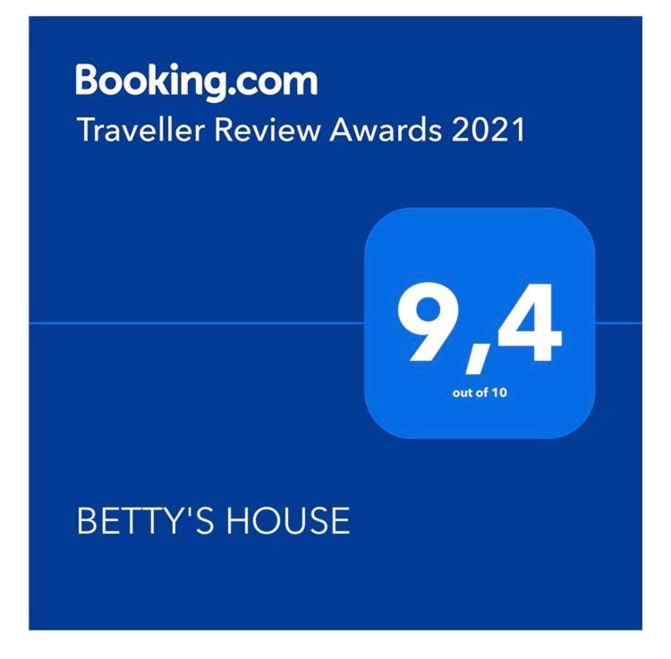 Betty'S House Apartment Питагорио Екстериор снимка