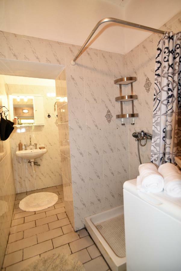 Betty'S House Apartment Питагорио Екстериор снимка